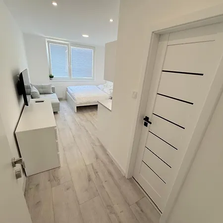 Krásny - Neďaleko Centra * Bratislava